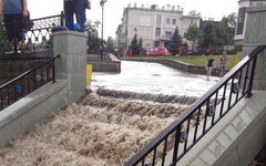 В Кирове Набережная Грина превратилась в "Ниагарский водопад"