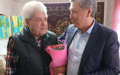 Житель Нагорского района в 90 лет продолжает работать в гараже и на огороде