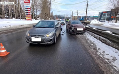 В Кирове на улице Производственной произошло ДТП. Есть пострадавшие