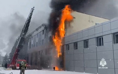 В Набережных Челнах загорелась гостиница. Видео