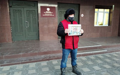 «Мы боимся за здоровье наших детей». Жители Озерков вышли на одиночные пикеты