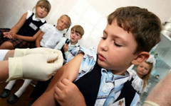 Воспитанникам детского дома в Кирове делали прививки без лицензии