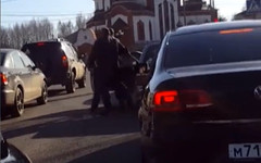 Потасовка водителей на улице Лепсе: мужчина брызнул в лицо оппоненту из перцового баллончика