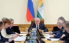 Губернатор поручил обеспечить четкую работу служб в населенных пунктах за мостом через Молому