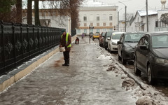 Кировских подрядчиков попросили не посыпать улицы песком