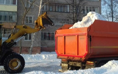Кировская мэрия озвучила список улиц, с которых ночью будут вывозить снег