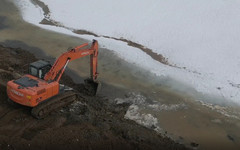 Рядом с Чахловицей незаконно строят водоём