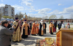 В Кирово-Чепецке освятили новые кресты для Всехсвятского храма