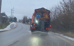 В Кирове дорожные службы начали противогололедную обработку улиц