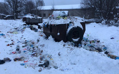 Посёлок в Кировской области утопает в мусоре