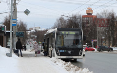 Жители нескольких районов Кировской области стали чаще жаловаться на дороги и общественный транспорт