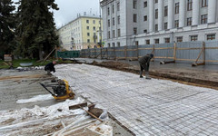 Театральную площадь в Кирове одевают в гранит