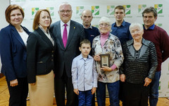 Семье из Кирово-Чепецка вручили медальон предка, погибшего в Великой Отечественной войне