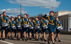 Торжественный парад на Театральной площади 9 мая. Фоторепортаж
