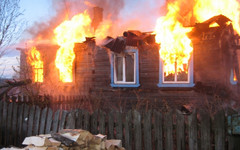 В Омутнинском районе вместе с домом заживо сгорели два человека