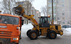 На улицы Кирова для уборки вывели 104 единицы техники