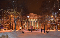 23 февраля кировчан-мужчин приглашают на Театральную площадь