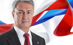 Рахим Азимов вошёл в число лучших депутатов по эффективности работы в регионах