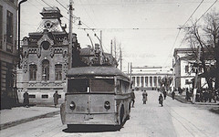 Первый троллейбус вышел на улицы Кирова 7 ноября 1943 года