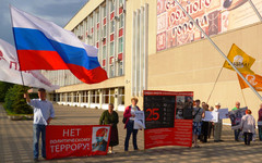 Кировчане вышли на пикет к мэрии против установки памятника Сталину