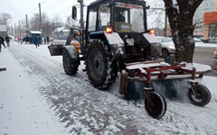 На улицы Кирова для уборки снега вывели всю подготовленную технику