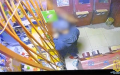 Двое кировчан украли из магазина 6 тысяч рублей, пока продавец спала