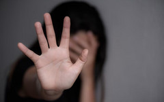 В Фалёнском районе женщина постоянно избивала свою приёмную дочь