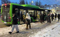 Контролёры ежедневно проверяют оплату проезда в кировском общественном транспорте