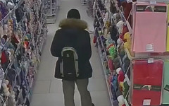 Полиция Кирова ищет мужчину, укравшего товары для творчества на 15 тысяч рублей