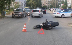 У областного ГИБДД мотоциклист сбил пешехода
