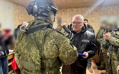Соколов передал гуманитарный груз и наградил кировских военных в зоне СВО
