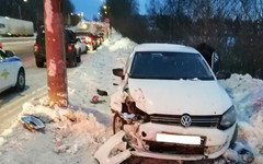 На улице Производственной в Кирове столкнулись три автомобиля