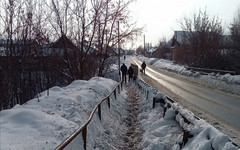 В Уржуме снег с проезжей части сбрасывают на тротуар