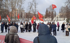 В Кирове коммунисты провели митинг против QR-кодов