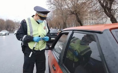 В Кирове сотрудники ГИБДД проверяют заражённых автомобилистов на соблюдение режима самоизоляции