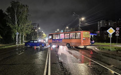В Кирове за час столкнулись два автобуса с легковушками