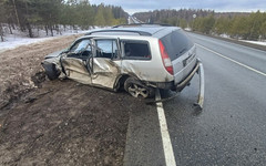 В Шабалинском районе жёстко столкнулись две машины