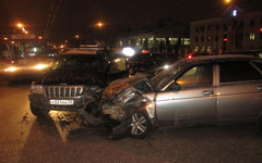 В центре Кирова пьяный водитель устроил тройное ДТП. Есть пострадавшие