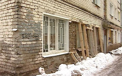 На главном проспекте Кирова рушится многоквартирный дом (ВИДЕО)