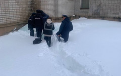 Глава администрации Кирова прокомментировал инцидент с падением льда на школьника