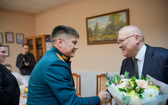 Соколов в Кирово-Чепецке встретился с офицером, получившим Орден Мужества