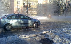На улице Володарского произошла коммунальная авария