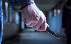 В Яранске пьяный местный житель вонзил нож в шею своей знакомой