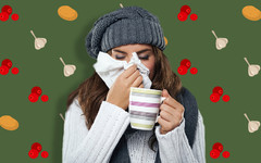 Оксолиновая мазь, чеснок, горячая картошка. Какие популярные средства помогают защититься от гриппа, а какие нет?