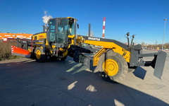 В Кировской области будут работать новые автогрейдеры и тракторы