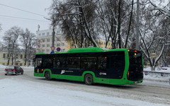 В Кирове на маршруты вышли первые новые автобусы из поставки 2026 года
