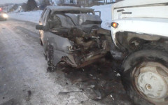 Молодой человек без прав врезался в грузовик в Кировской области