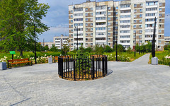 В новом сквере Кирово-Чепецка повесили гирлянды