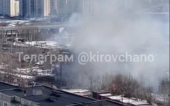 Пожар в боксе по ремонту ретротехники на Комсомольской тушили шесть расчётов