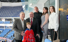 Юный хоккеист из Кирова встретился с Владиславом Третьяком